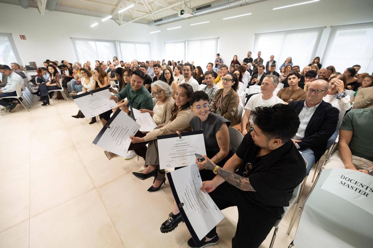 Alumnos de la Escuela de Hostelería de Ibiza durante la graduación