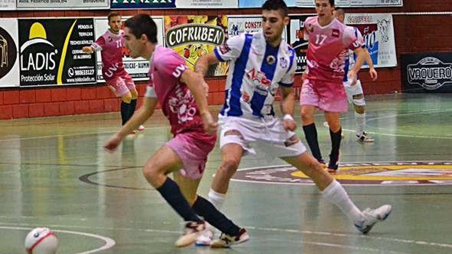 El pabellón de La Rosaleda volvió a llenarse ayer.