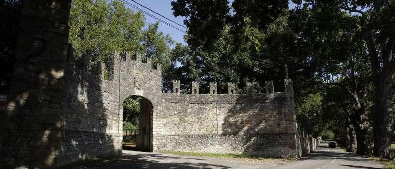 Acceso al jardín de la quinta de la Peña de Francia.