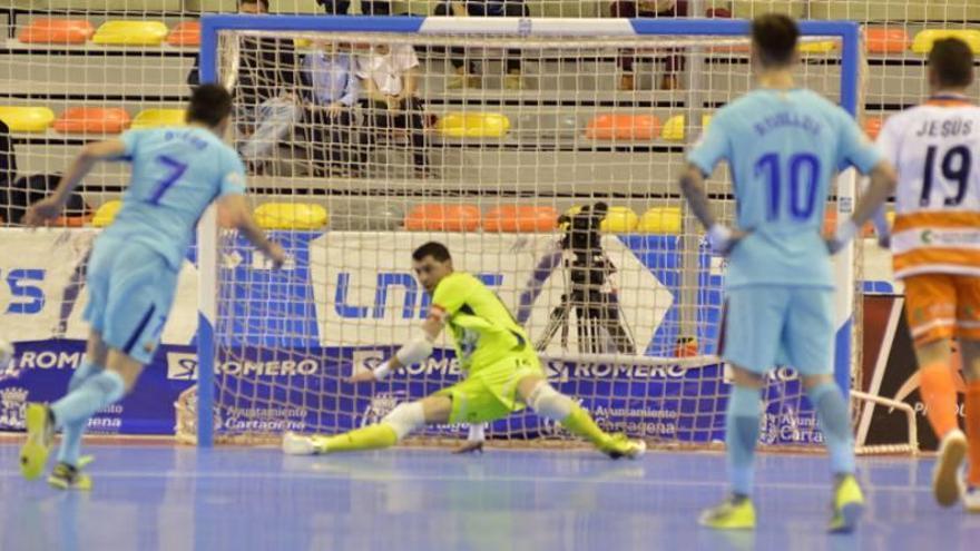 Raúl Jerez en acción en el partido ante el FC Barcelona.