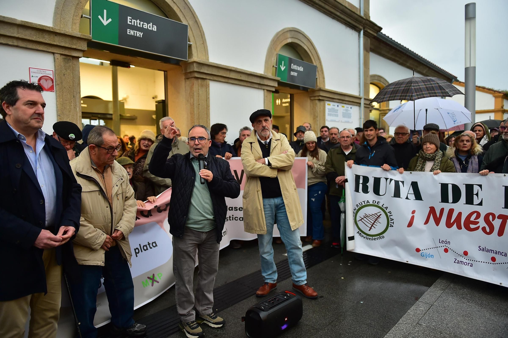 Así ha sido la concentración por el tren en Plasencia