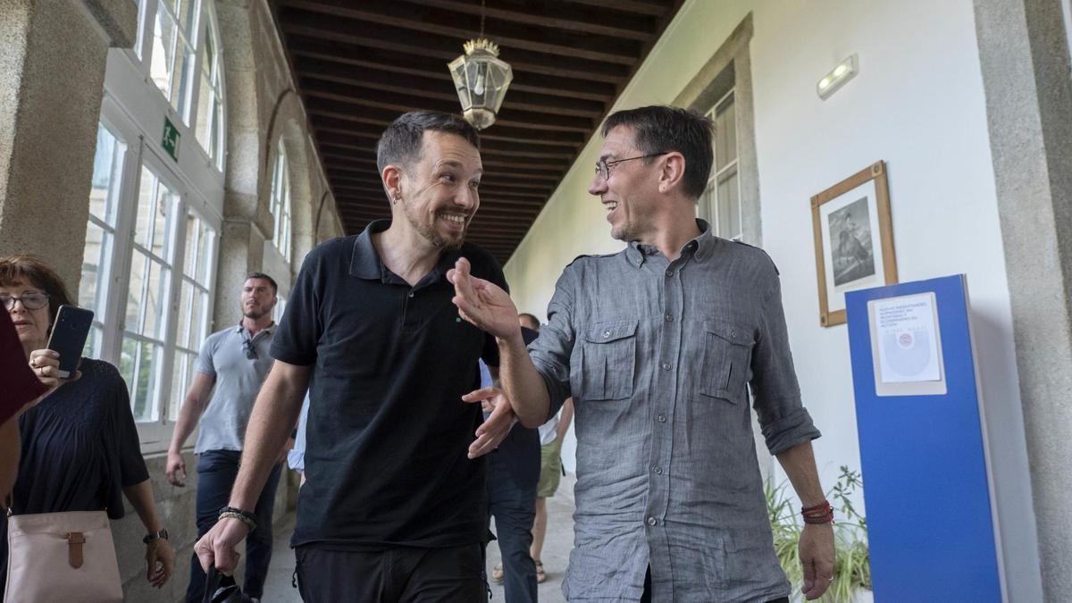 Pablo Iglesias junto a Juan Carlos Monedero en unos cursos de verano en julio de 2022.