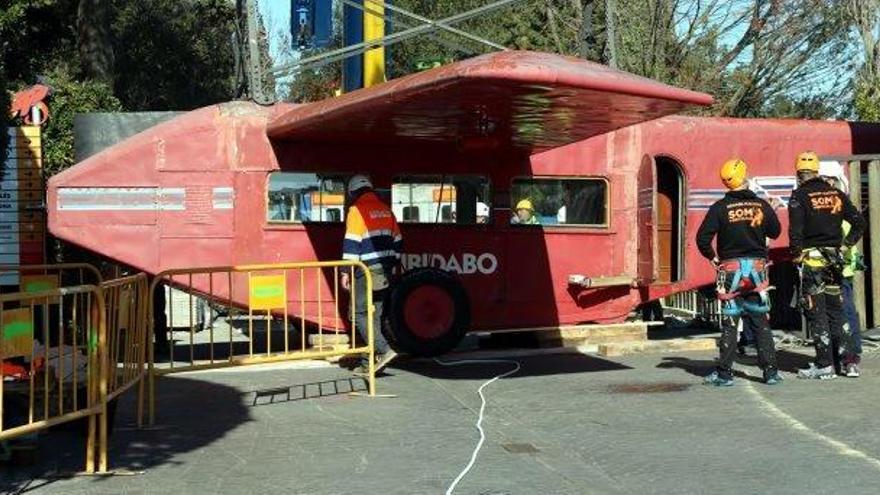 Despengen l&#039;històric avió del Tibidabo per modernitzar-lo