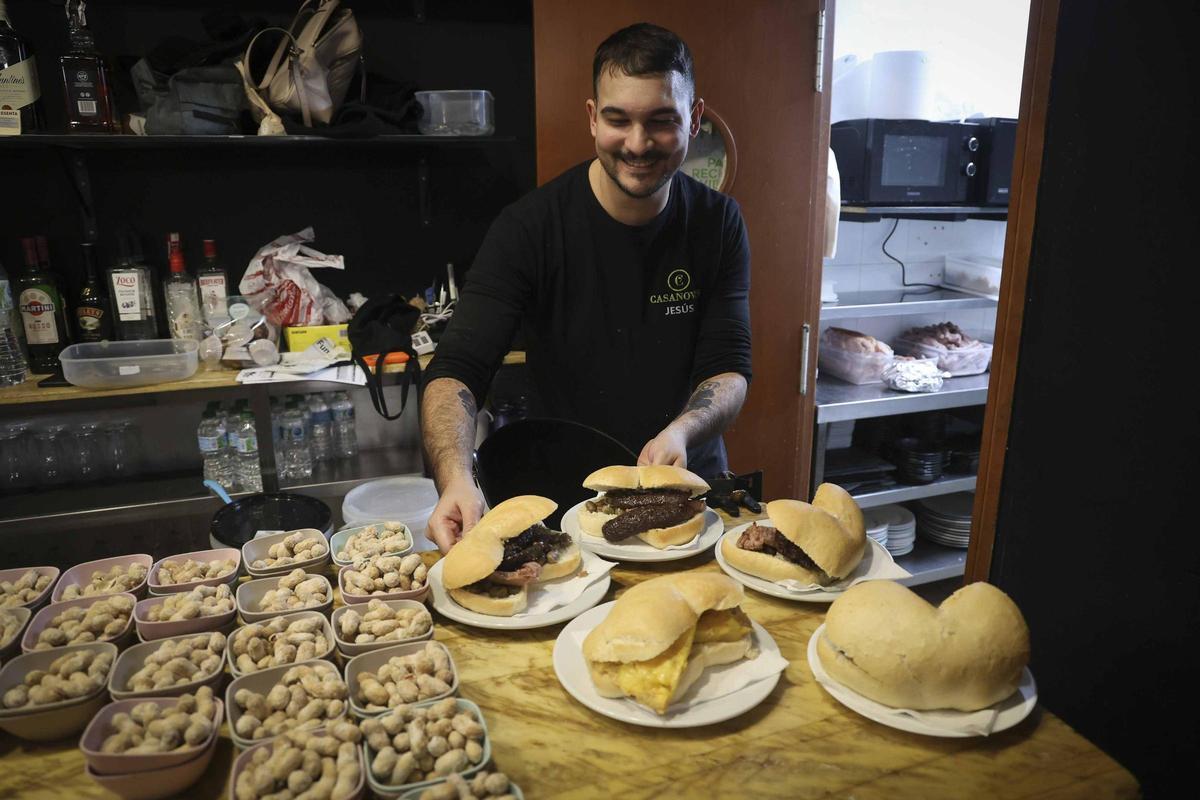 El tradicional Dijous de Berenar coge fuerza en el Port de Sagunt