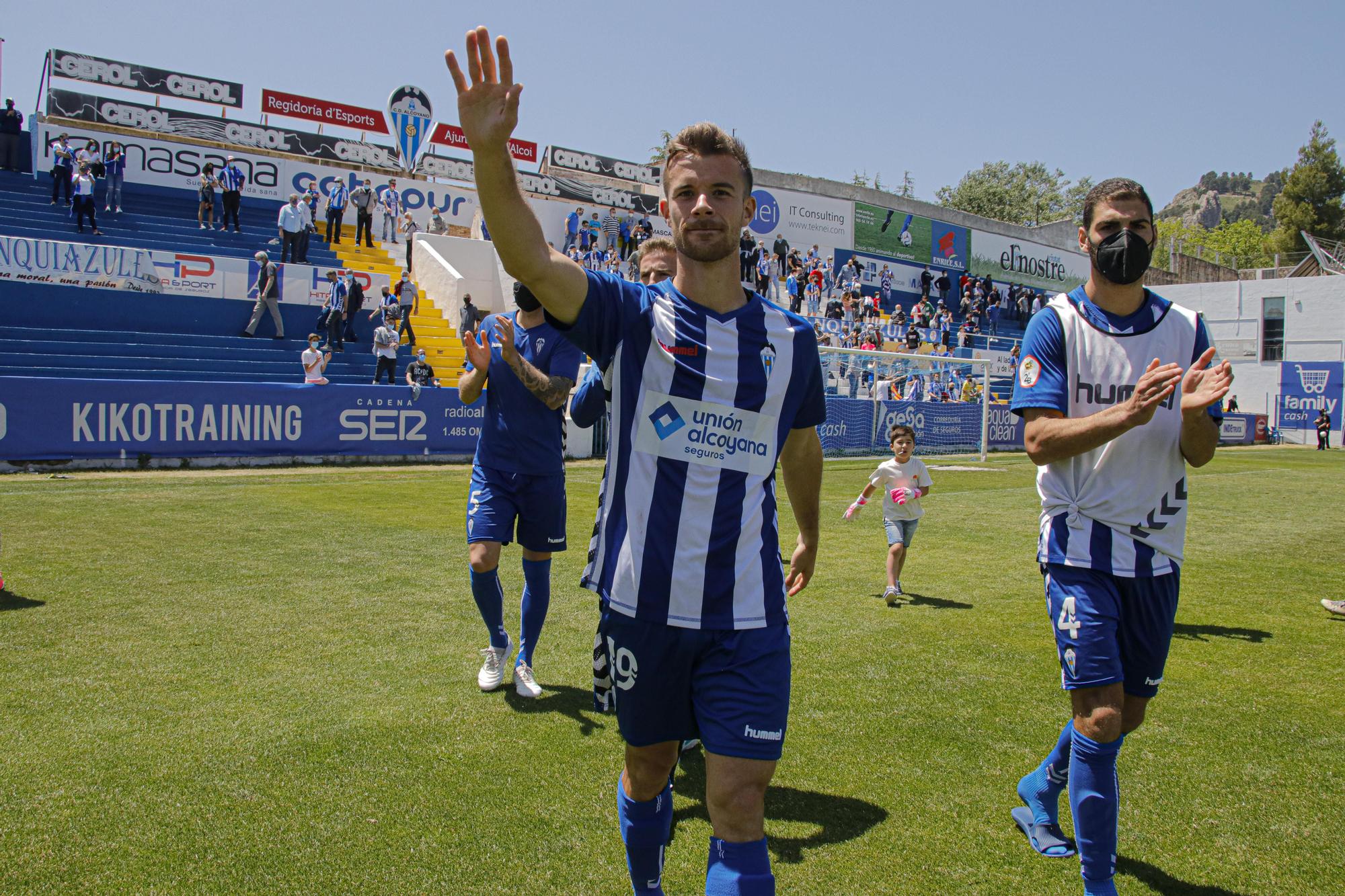 Goles y fiesta en la despedida del Alcoyano (2-3)