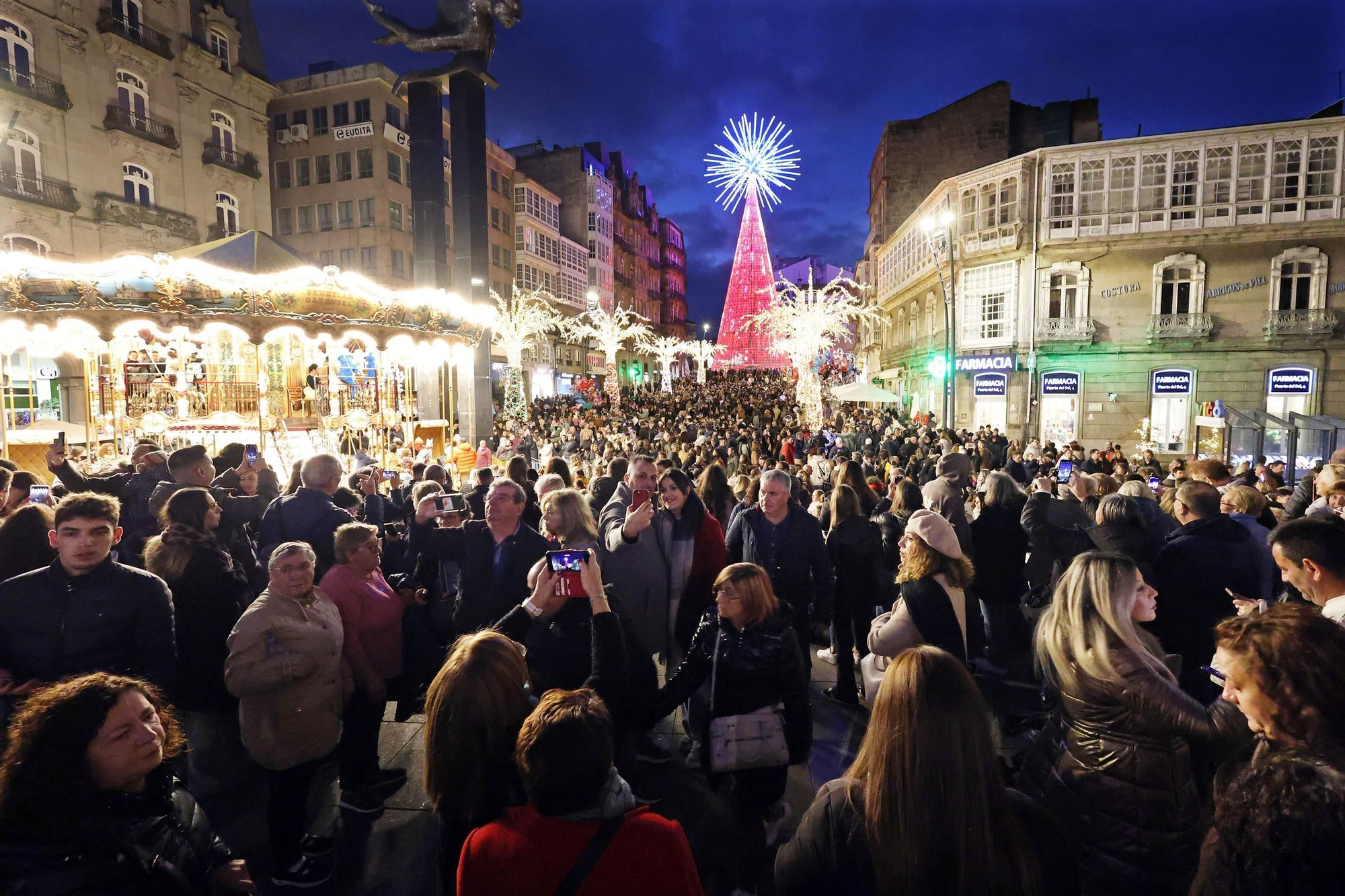Las luces de Navidad atraen a miles de visitantes a Vigo