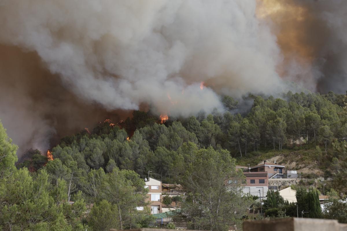 El incendio en El Pont de Vilomara, en imágenes