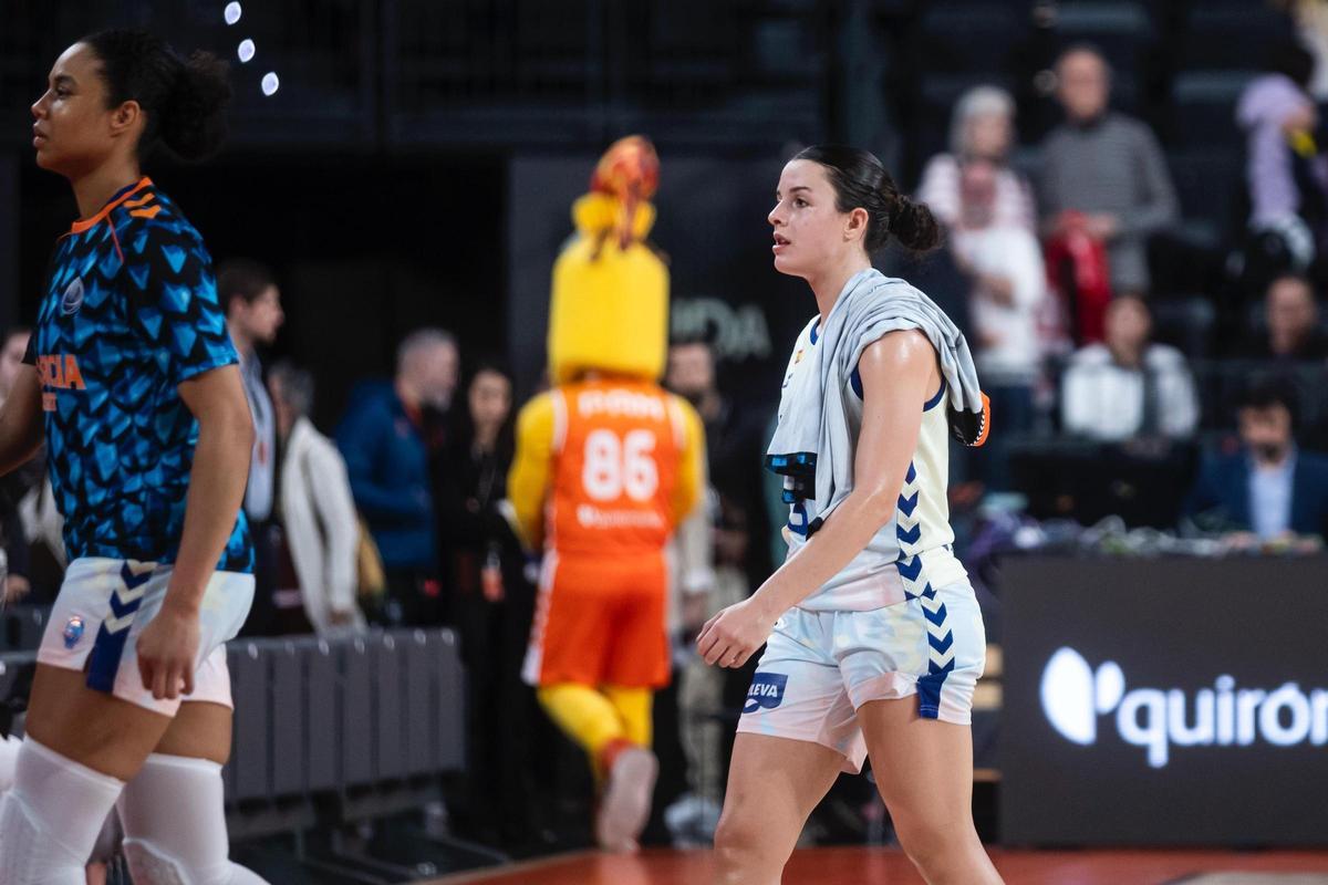 Elena Buenavida, con gesto serio al final del partido.