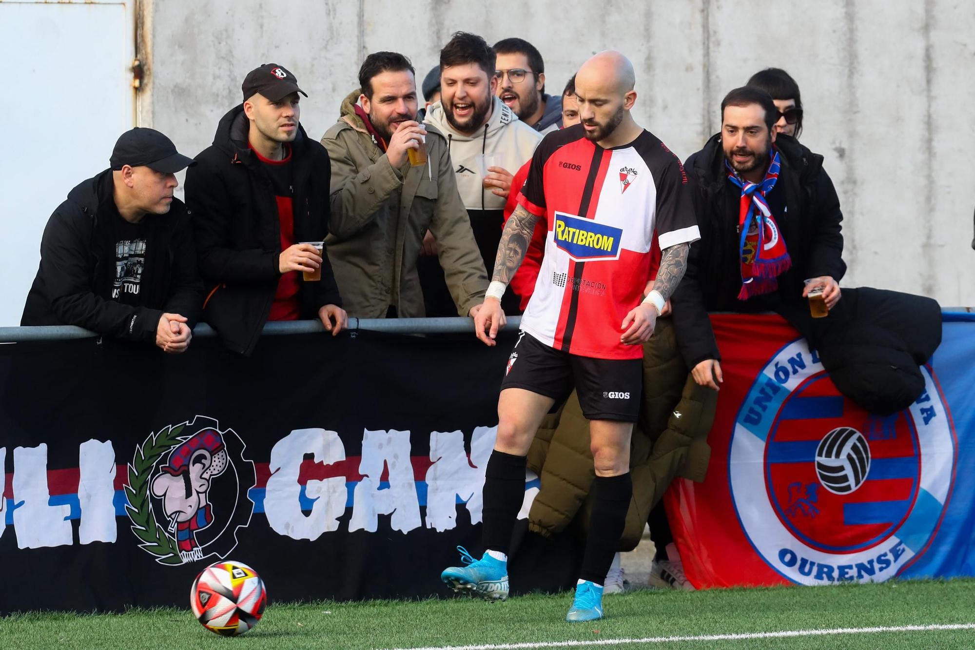 Las mejores imágenes de la victoria del Arosa ante la Unión Deportiva Ourense (1-0)