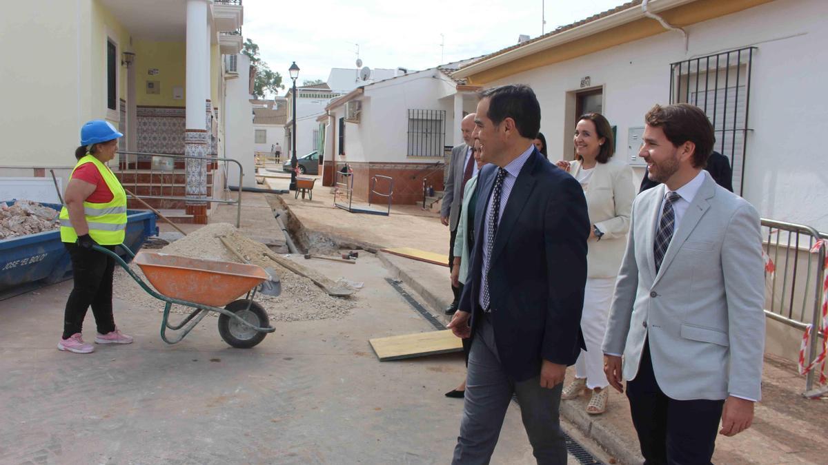 José Antonio Nieto y Fernando Priego visitan las obras del PFEA.