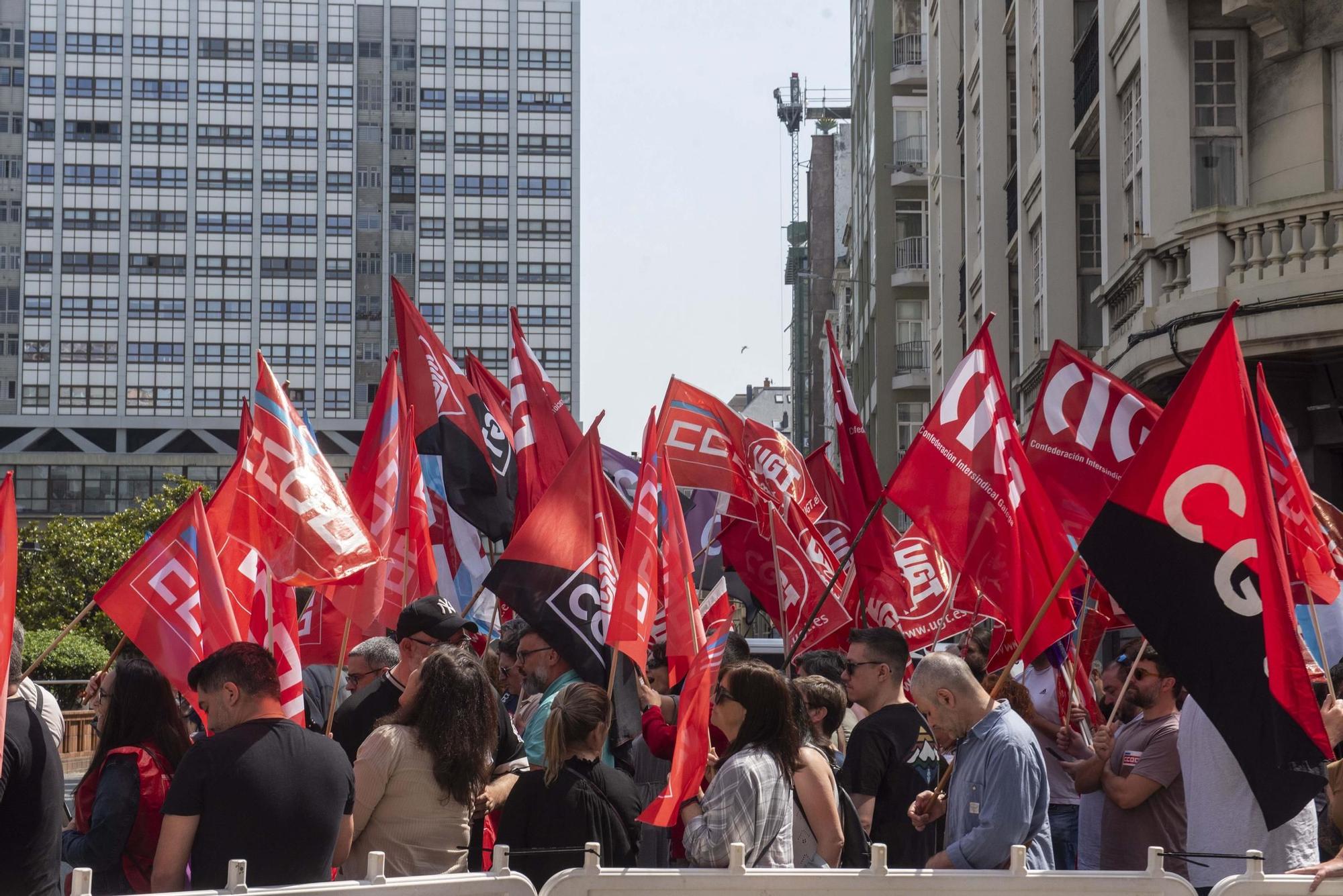 Concentración de trabajadores de Teleperformance en la plaza de Pontevedra