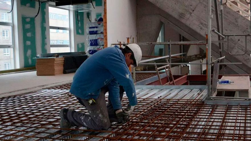 Los migrantes sostienen el empleo en Galicia con salarios un 30% más bajos