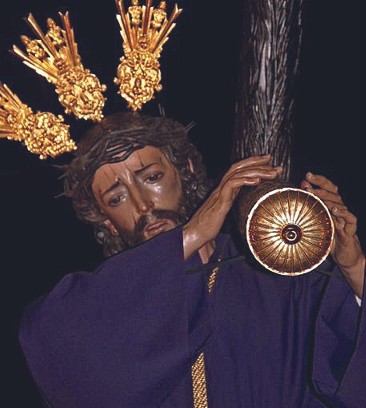 Primer plano de la imagen de El Nazareno en su paso.