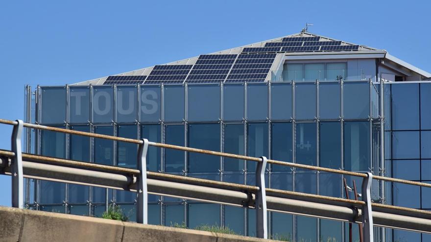 La seu central de Tous, al sector dels Dolors de Manresa