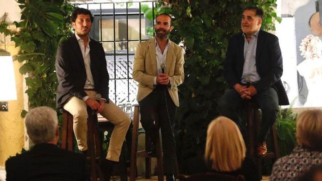 Tertulia cofrade en Bodegas Campos.