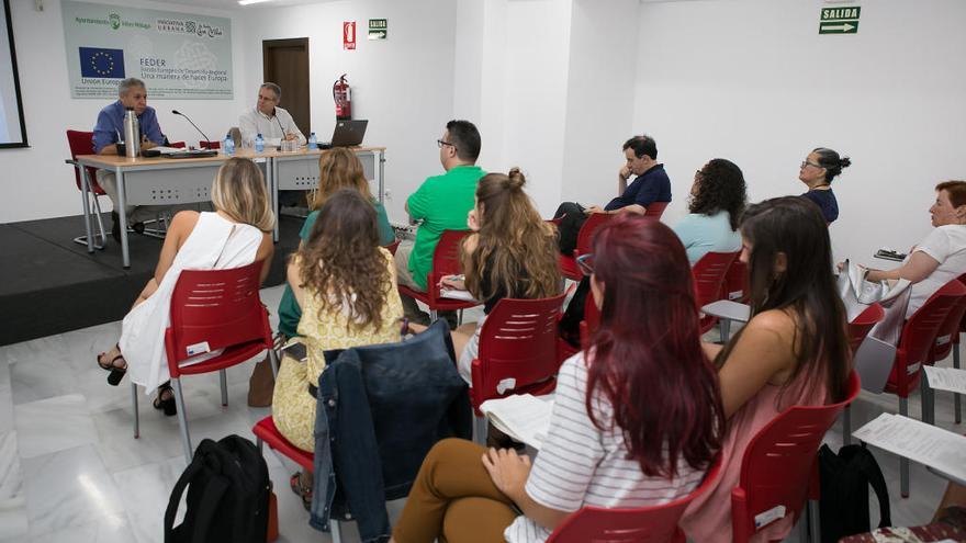 Luis Pedernera durante su participación en los cursos ayer en Vélez.