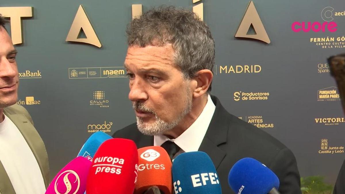 Antonio Banderas opina del nuevo trabajo de Terelu Campos en el teatro: &quot;Si Terelu está llenando teatros, por algo será&quot;