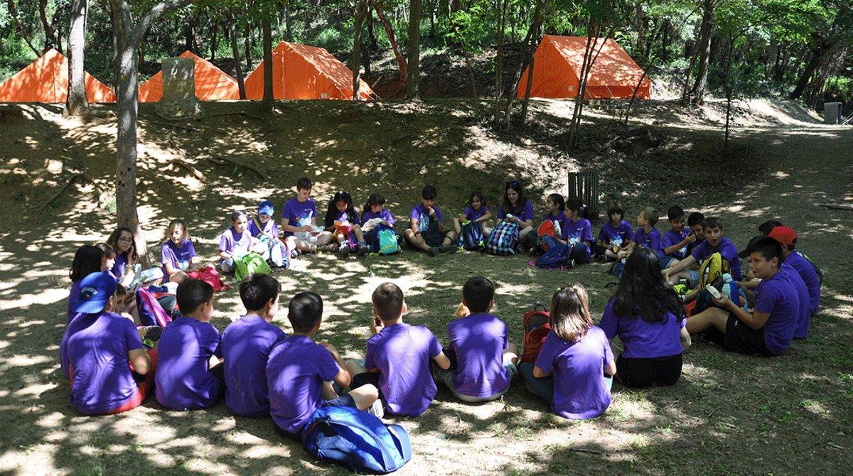 Un grupo de niños, durante una actividad de Fundesplai.