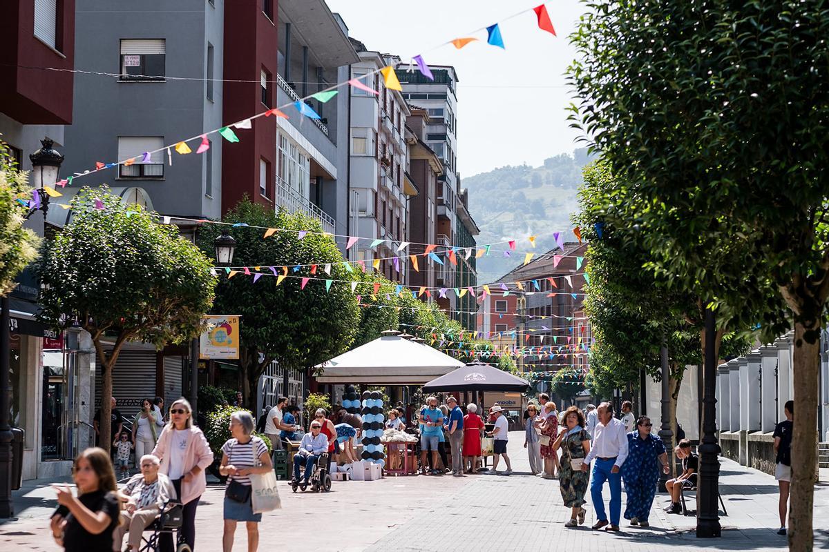 Ambiente festivo en Sama