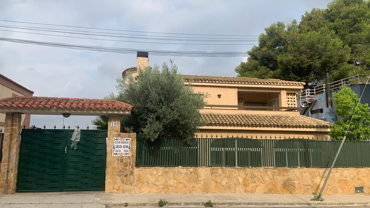 La residencia Santa Gema de Torrent, ayer.