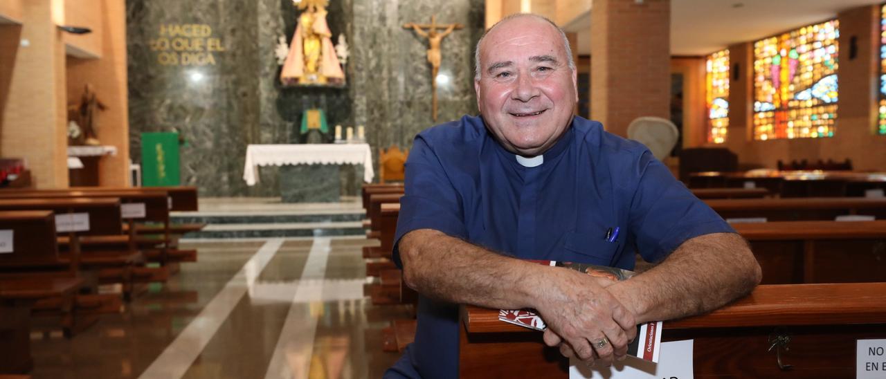José Antonio Valero, en la iglesia, su casa