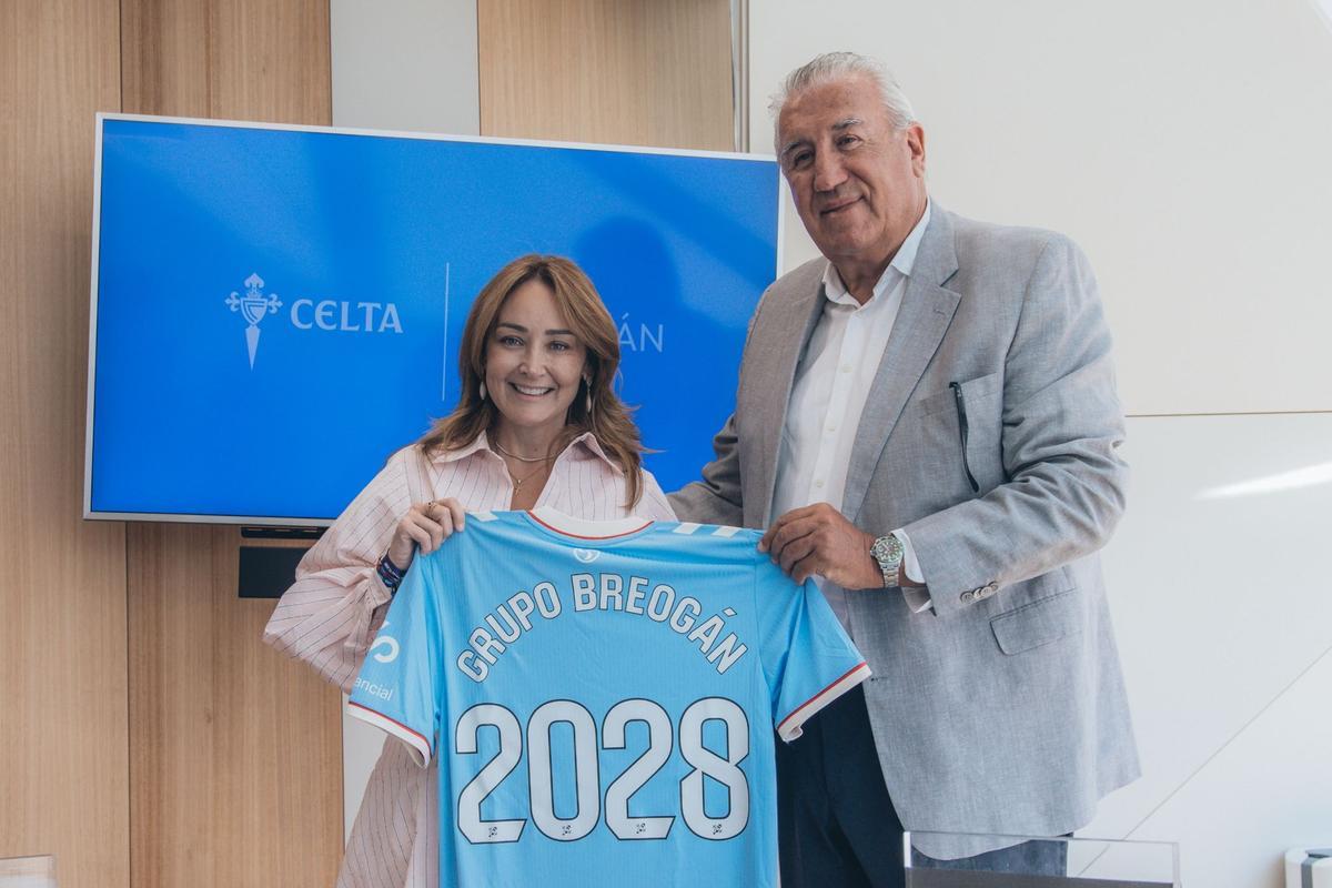 Marián Mouriño y José Ramón Ferreiro tras la firma del acuerdo.