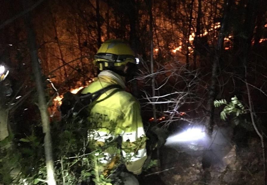 Un incendio amenaza la Calderona en Gátova