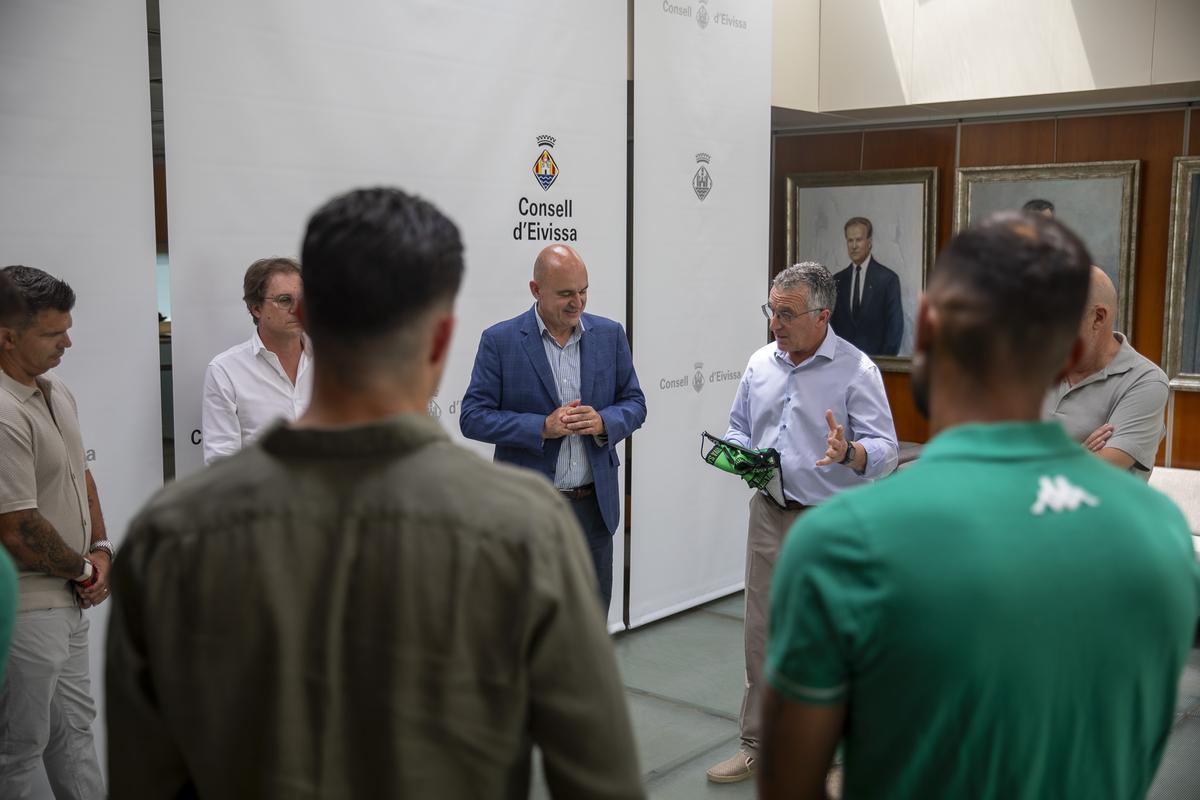Reconocimiento del Consell de Ibiza a la PE Sant Jordi tras su ascenso a Tercera RFEF