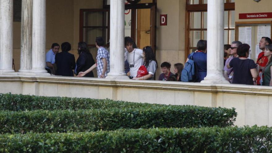 Claustro de la Facultad de Derecho en el campus de La Merced.