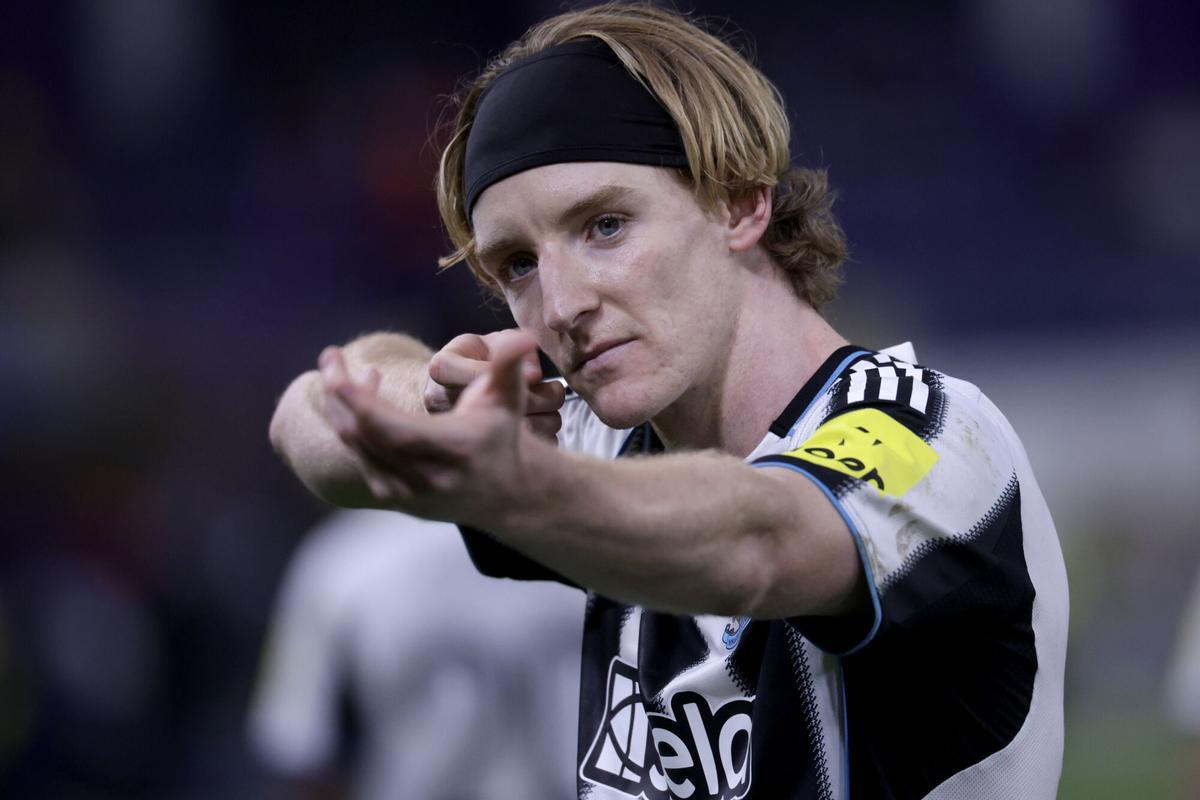 El jugador del Newscastle Anthony Gordon celebra el 0-2 durante el partido de la segunda jornada de la UEFA Champions League leagueque han jugadoUnion SG y Newcastle United en Bruselas, Bélgica. EFE/EPA/OLIVIER MATTHYS. union saint gilloise . newcastle. liga campeones 2025/2026 union saint gilloise . newcastle. 02. accion. lotto park
