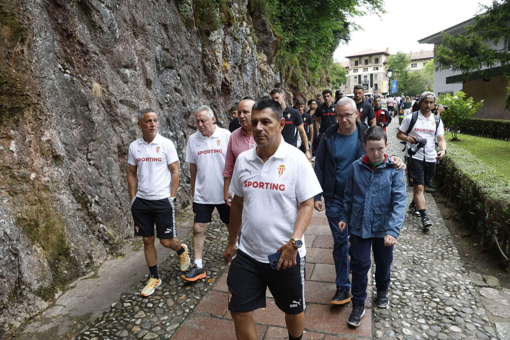 EN IMÁGENES: Visita del Sporting a La Santina en Covadonga