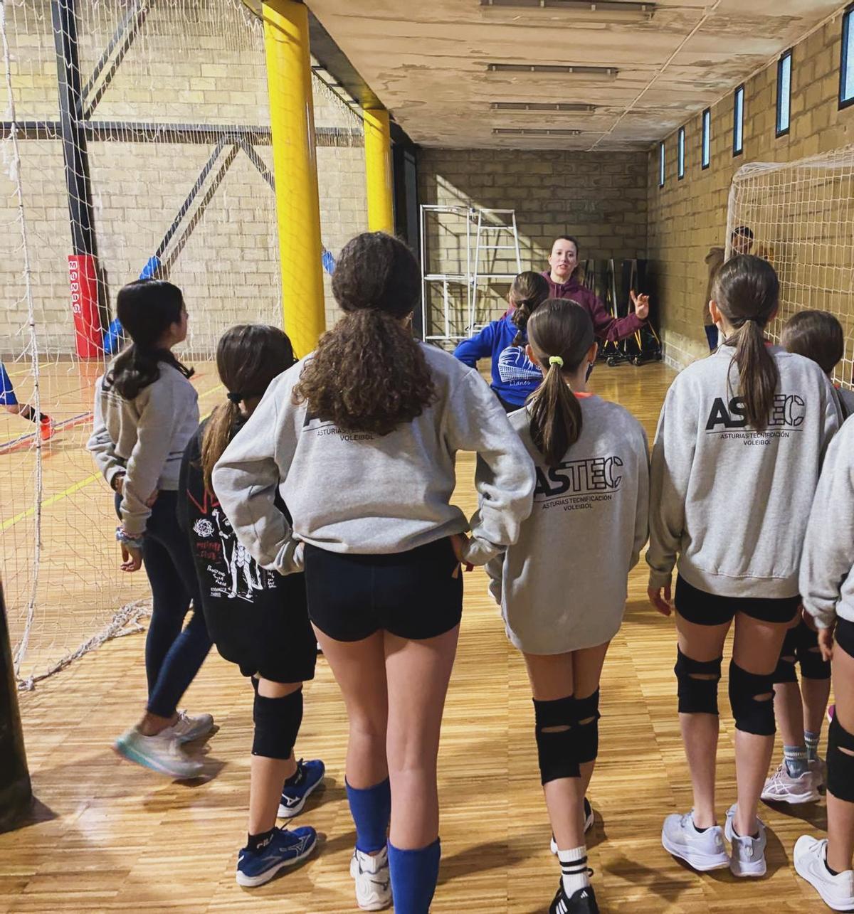 Jornadas de tecnificación de la Federación de Voleibol en Llanes