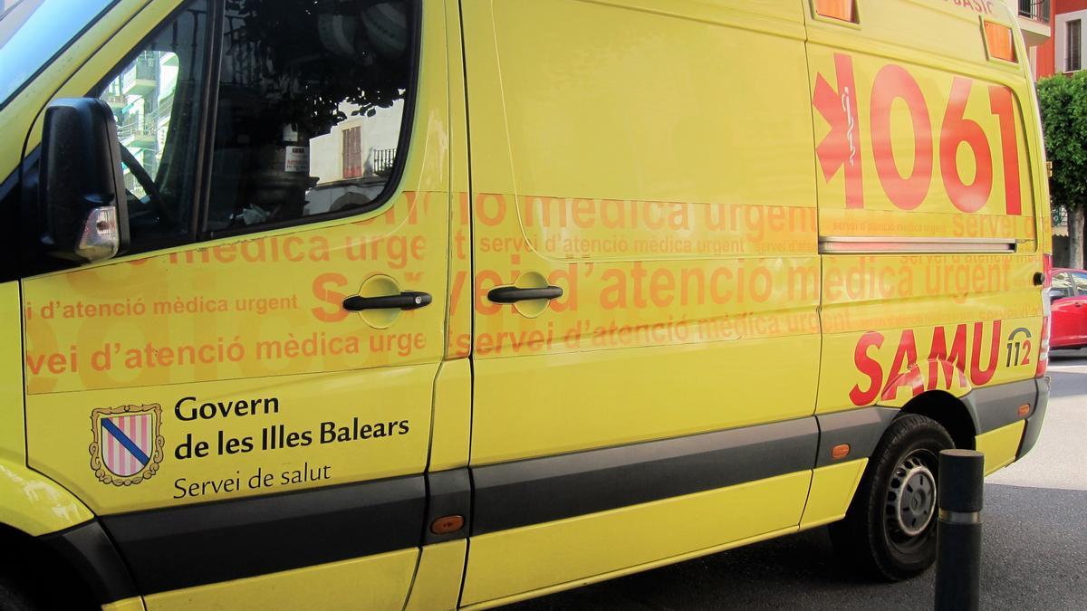 Una ambulancia del SAMU 061 de Baleares.