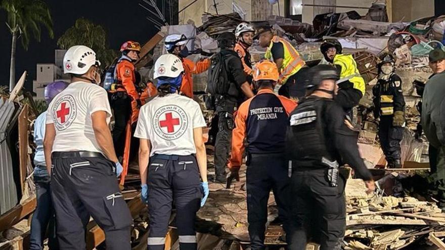 Los Marines norteamericanos toman parte de la "zona cero" para acelerar las tares de rescate en momentos críticos