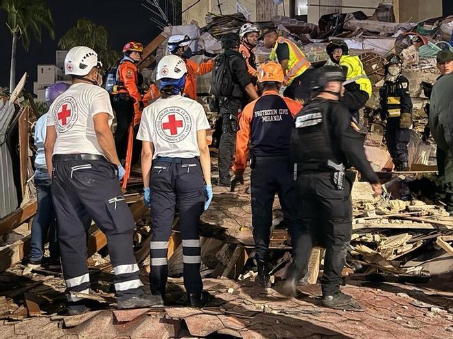 Los Marines norteamericanos toman parte de la "zona cero" para acelerar las tares de rescate en momentos críticos