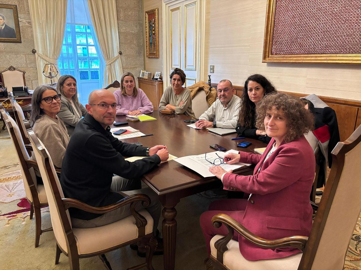 Xuntanza dos edís non adscritos co goberno local de Santiago o pasado mes de novembro