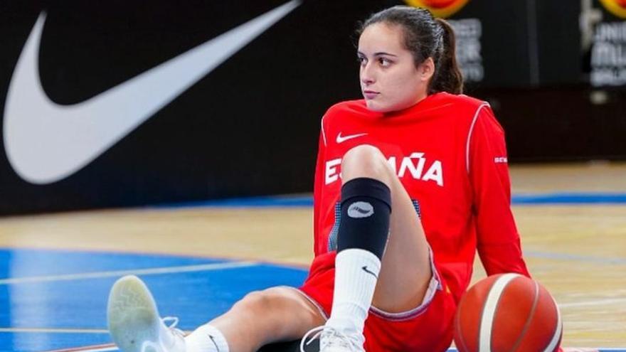 Otra ovetense en la élite del baloncesto español: Ángela Salvadores ficha por el Estudiantes