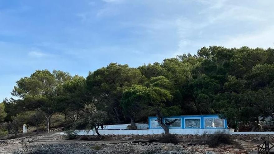 VÍDEO | Imágenes del restaurante que, según el GOB, invade el espacio público en el Arenal Petit de Portocolom