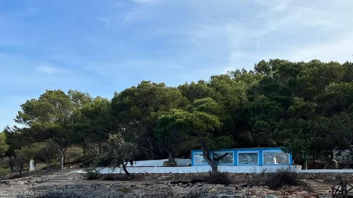 El GOB denuncia ante Costas la invasión del dominio público por un restaurante de Portocolom El GOB denuncia ante Costas la invasión del dominio público por un restaurante de Portocolom