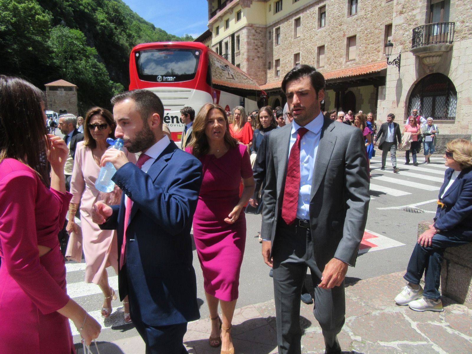 Ana Obregón arrasa en la boda asturiana de su sobrino con una canguesa