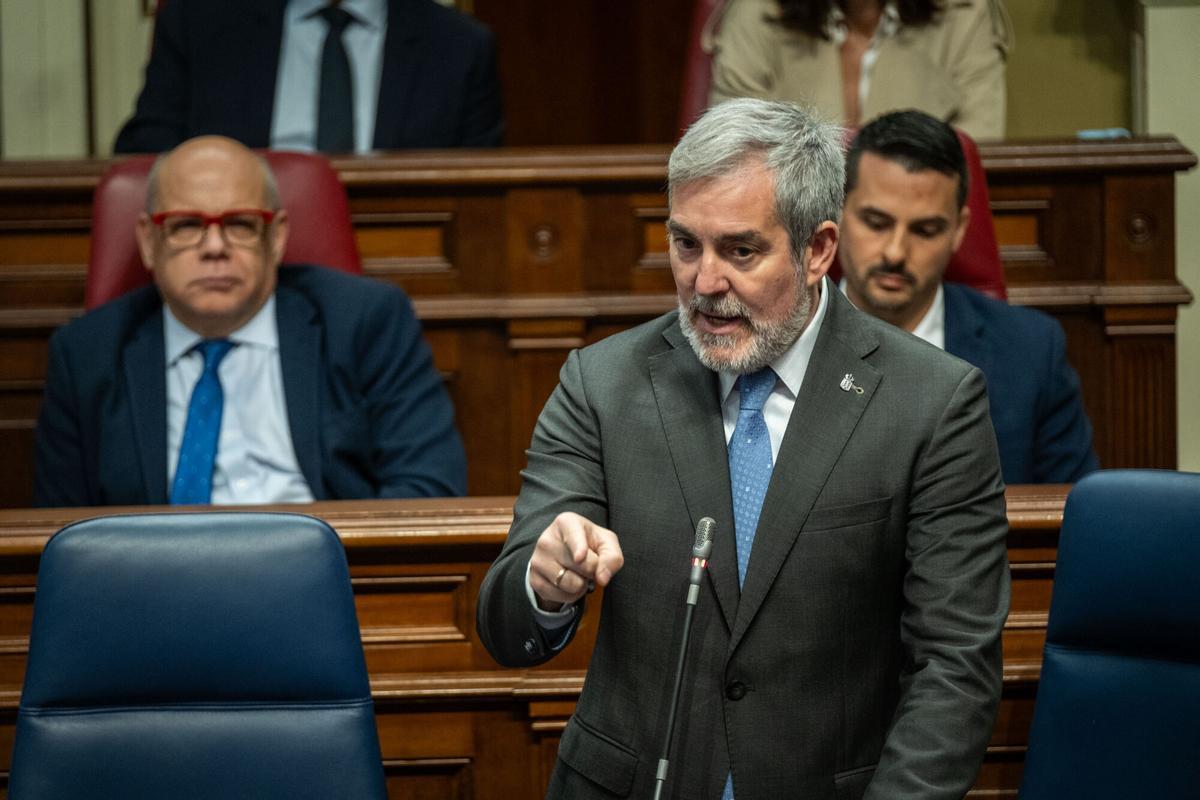 Pleno del Parlamento de Canarias Preguntas de control al presidente Fernando Clavijo sobre la crisis sanitaria del MV Hondius. Al resto de consejeros se les preguntará y comparecerán para abordar otros asuntos.