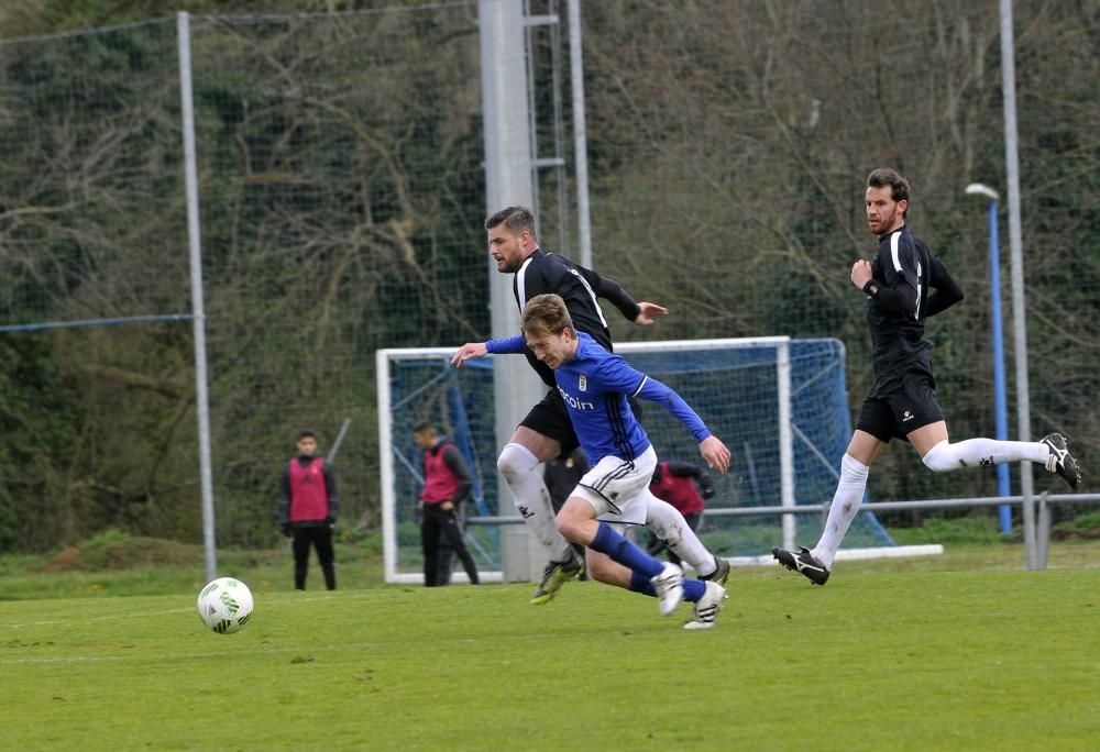 El partido entre el Oviedo B y el Avilés, en imágenes