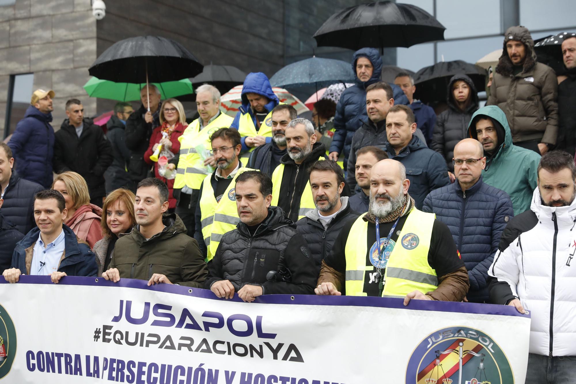 En imágenes: Clamor policial en Gijón contra los mandos por la "coacción y persecución" a la libertad sindical