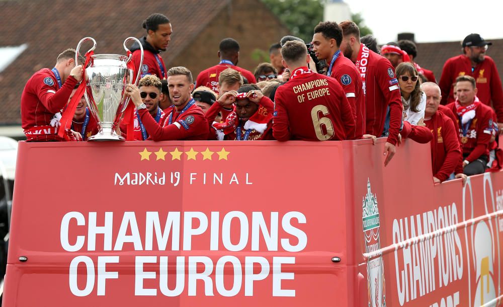 El Liverpool celebra con su afición la Champions