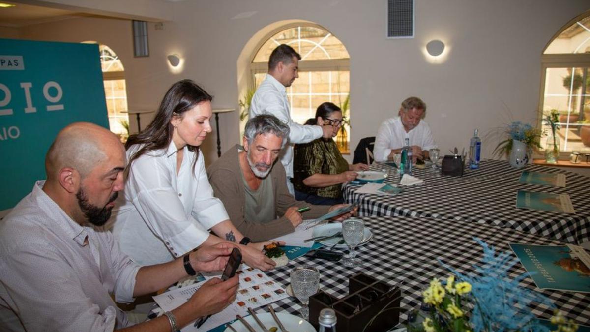 Reunión del jurado.