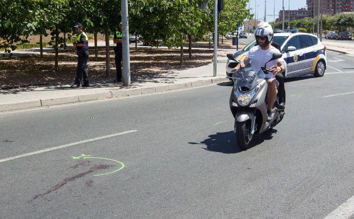 El accidente ha ocurrido a las 14.20 horas en la rotonda de la avenida Historiador Vicente Ramos y la avenida de las Naciones