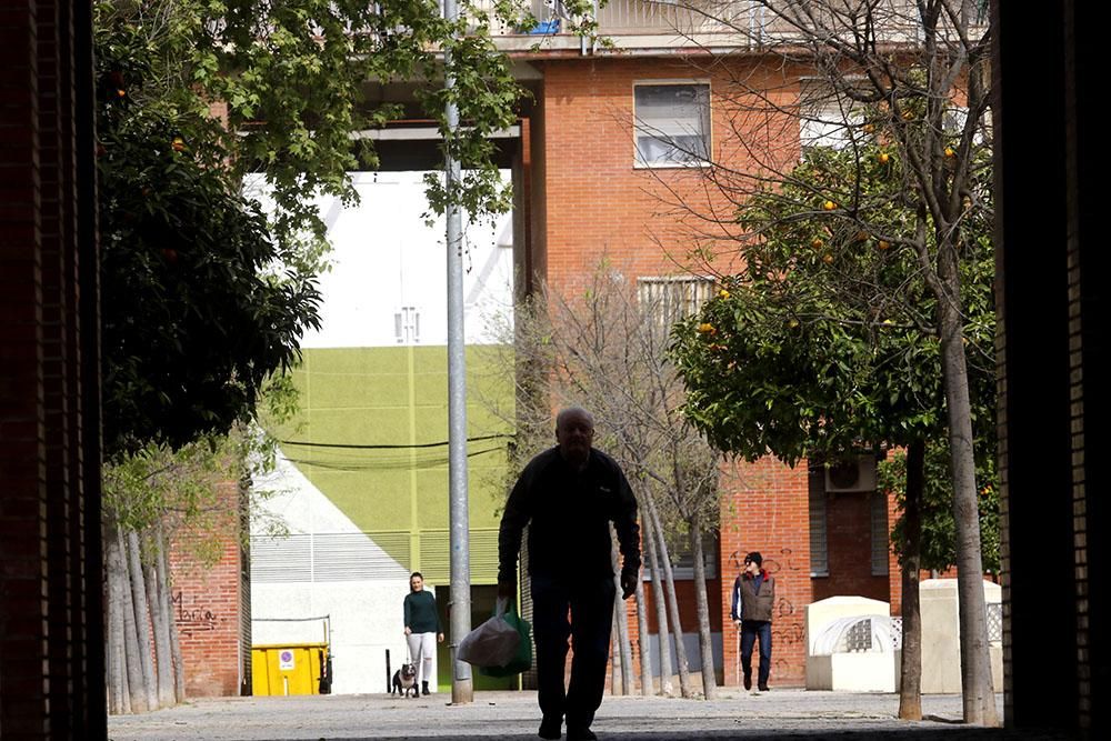 Calma tensa por el coronavirus en los barrios desfavorecidos