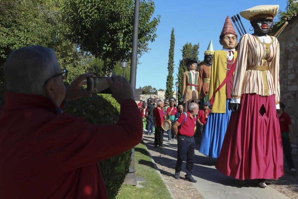 Pasacalles de Gigantes y Gigantillas "Ciudad de Zamora" en el Día de La Concha