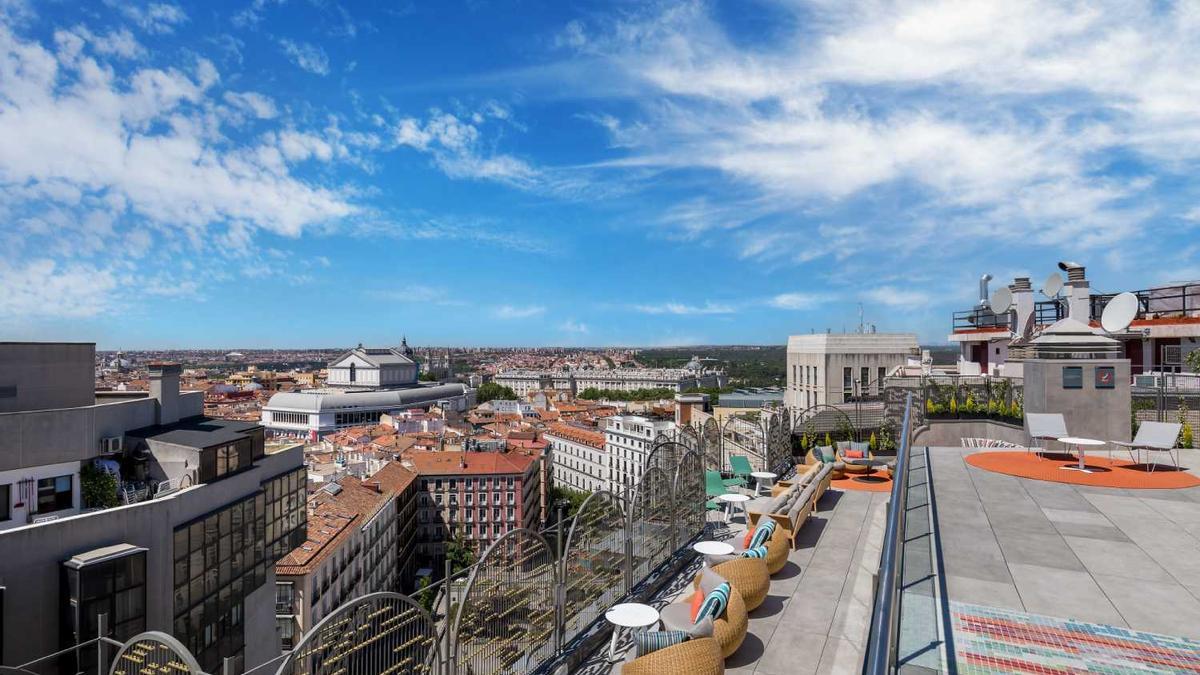 Terraza en la azotea del Aloft Hotel Madrid