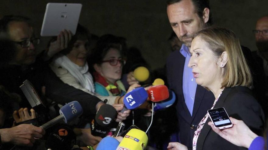 La ministra Ana Pastor se desplazó ayer a Palma. En la foto, junto al president Bauzá.